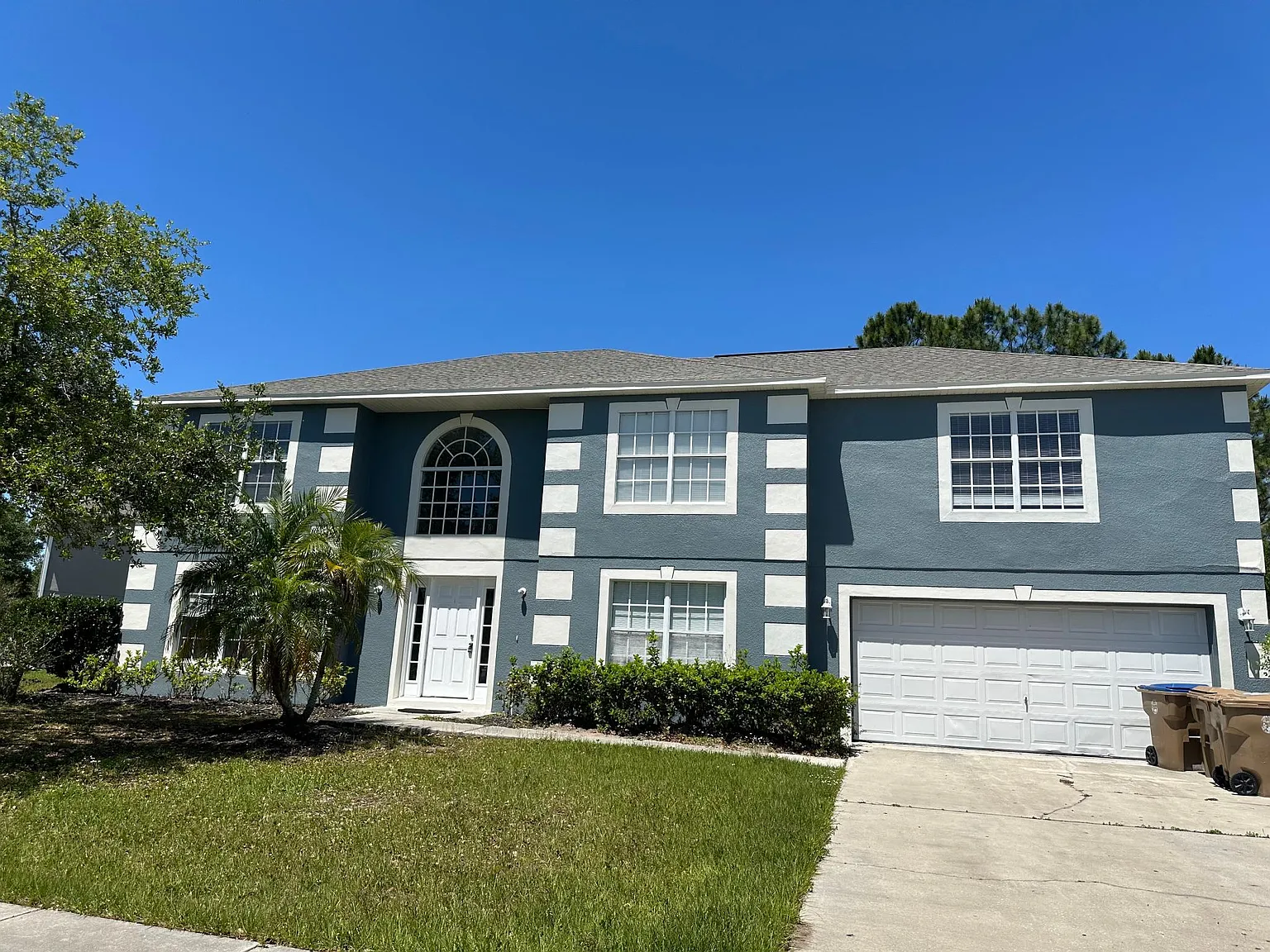 5 bed, 2.5 bath, 2952 sqft, $2,995 — Photo 2
