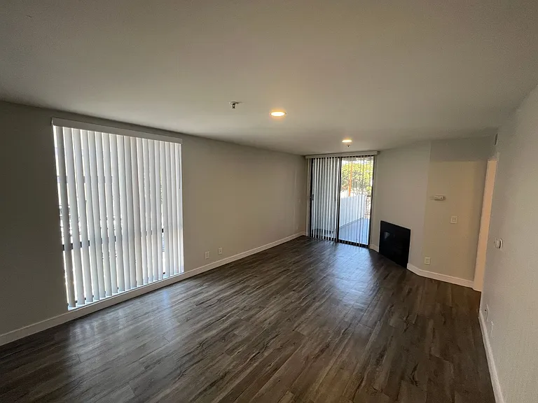 1223 Federal Ave — Photo 38