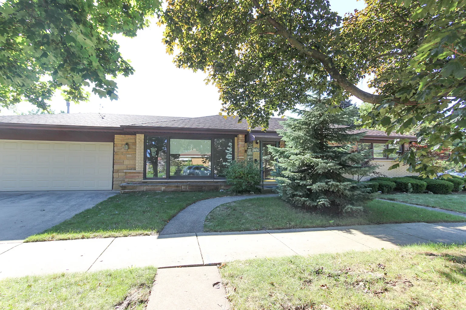 5701 S Park Ave photo 1