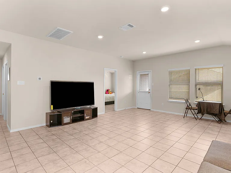 6008 Amelia Earhart Blvd — Photo 9