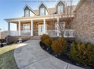 392 Wynterhall Ln, South Charleston, WV 25309