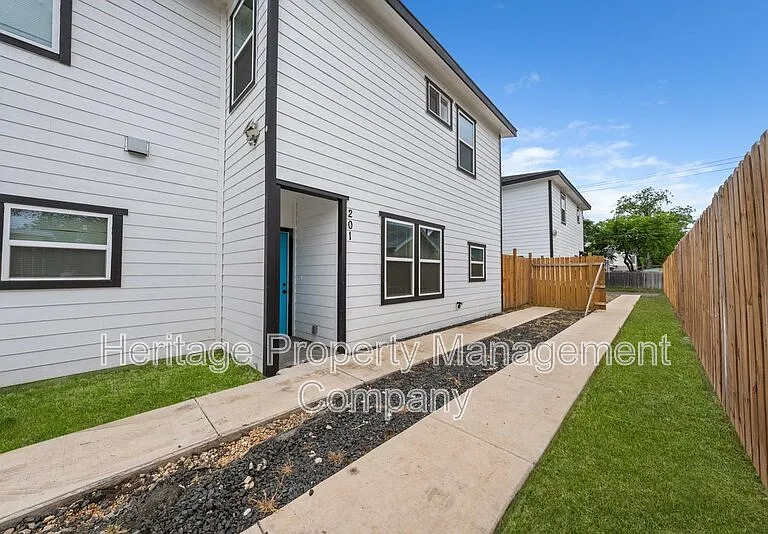 323 Gabriel #1-unit 201 — Photo 2