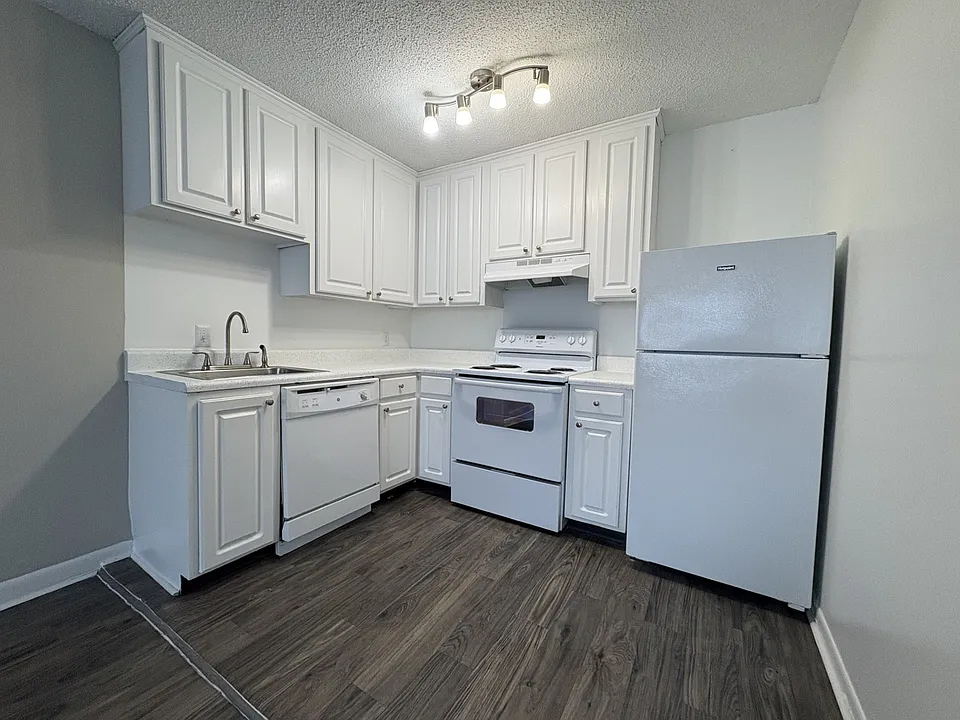B205-1005 Hickory Hill Ln #B205