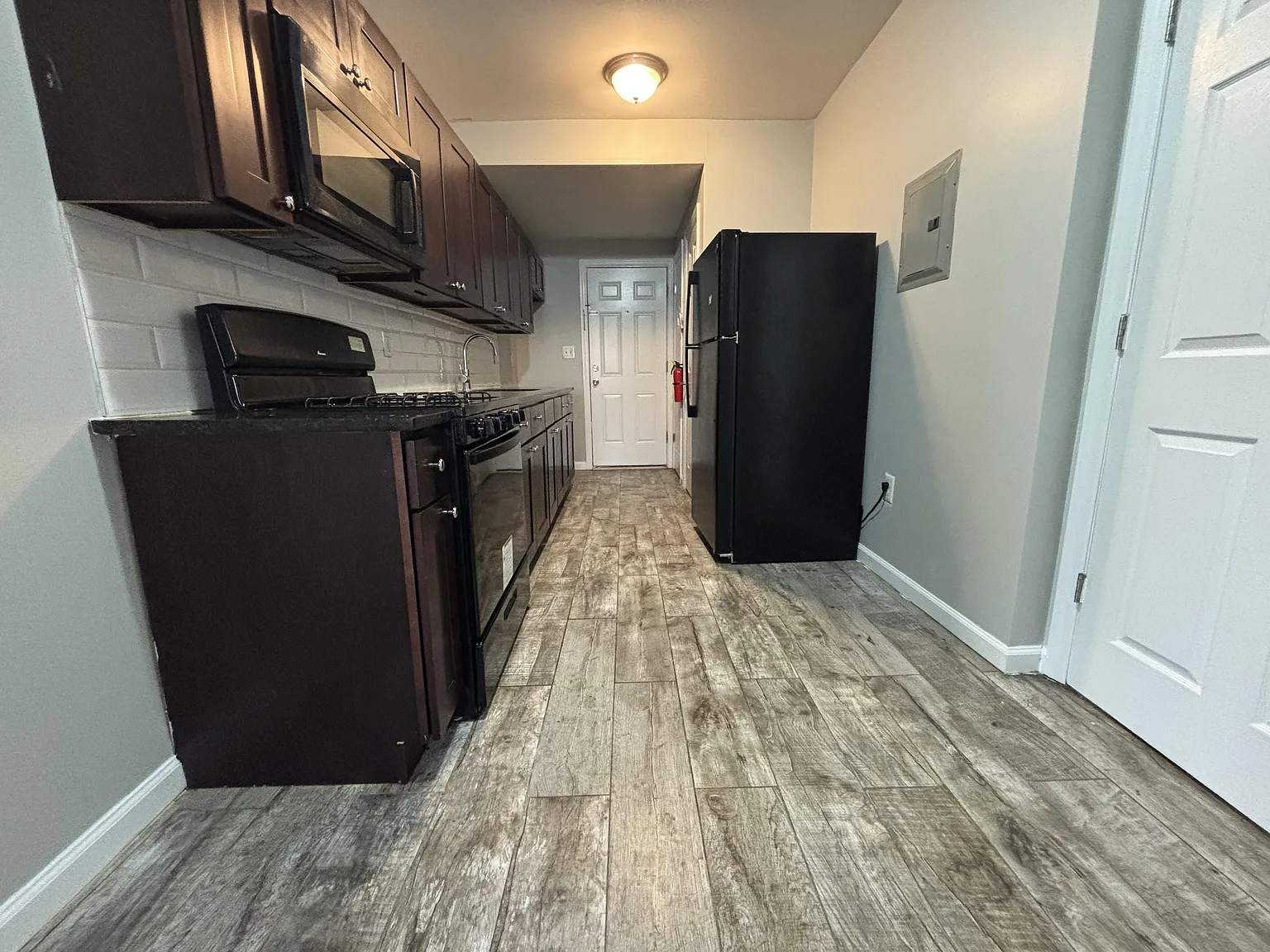 2 bed, 600 sqft, $1,750 — Photo 2