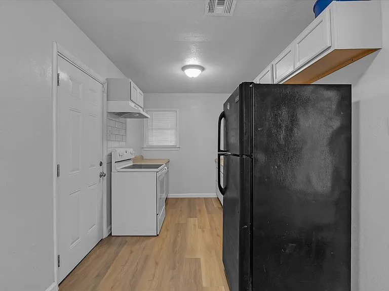 1439 N Olympia Ave — Photo 17