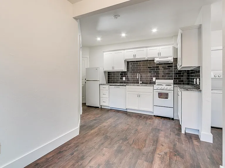 2409 N Robinson Ave #B — Photo 13