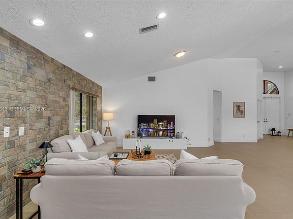 5th image of 1051 Deerpath Ct