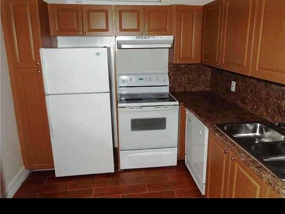 4th image of 403 SW 148th Ave APT 12B