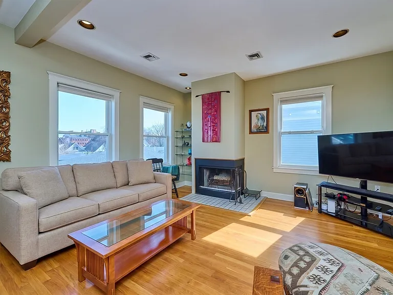118 Trowbridge St #6 — Photo 7