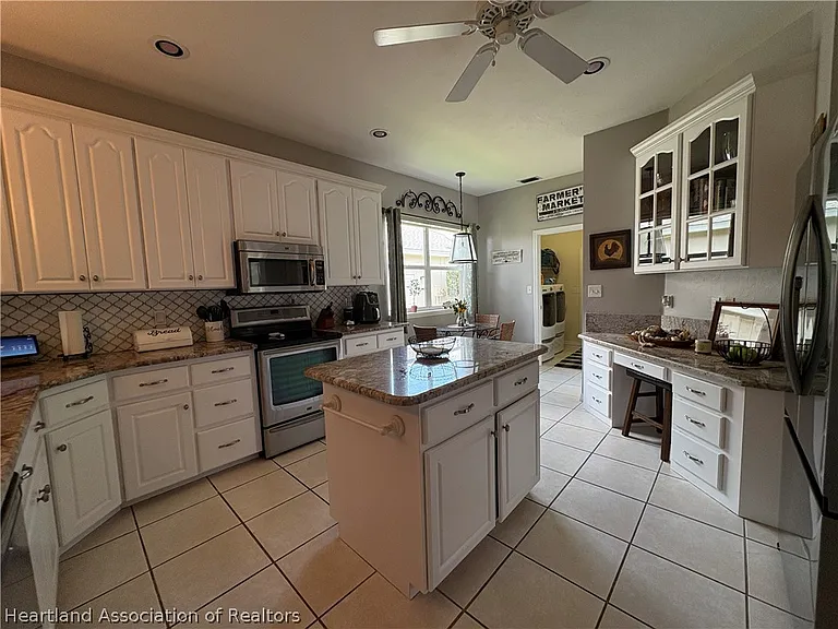 2843 Meadowood Ln — Photo 12
