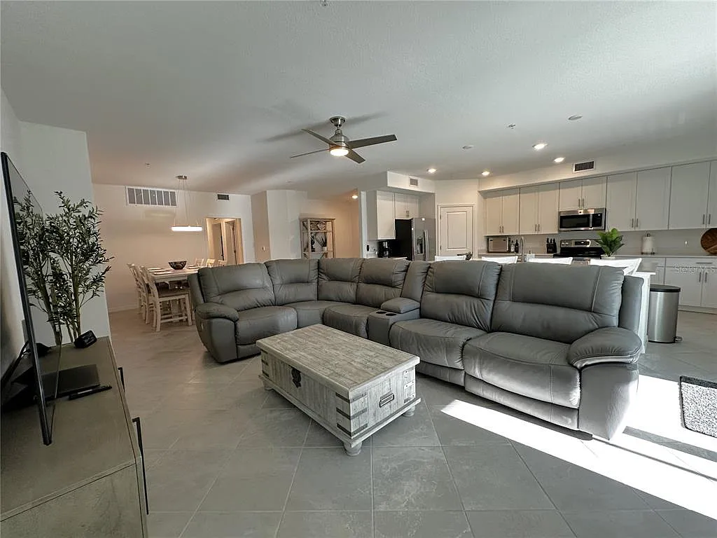 3 bed, 2.0 bath, 1741 sqft, $4,200 — Photo 3