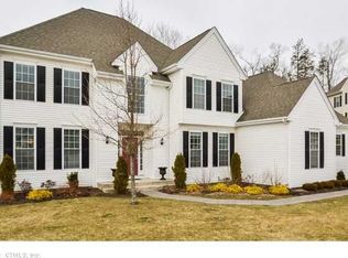 21 Arlington Dr, Avon, CT 06001