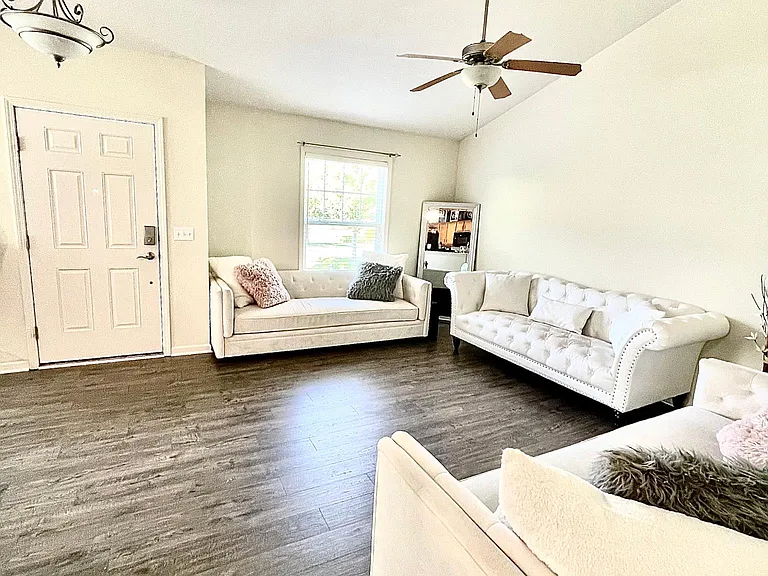 3524 Durham Ln — Photo 3