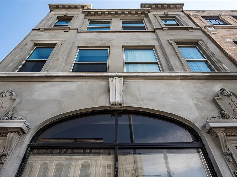 221 Elizabeth St #1 — Photo 2