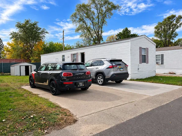 3812 Patriot Ln, Lexington, MN 55014
