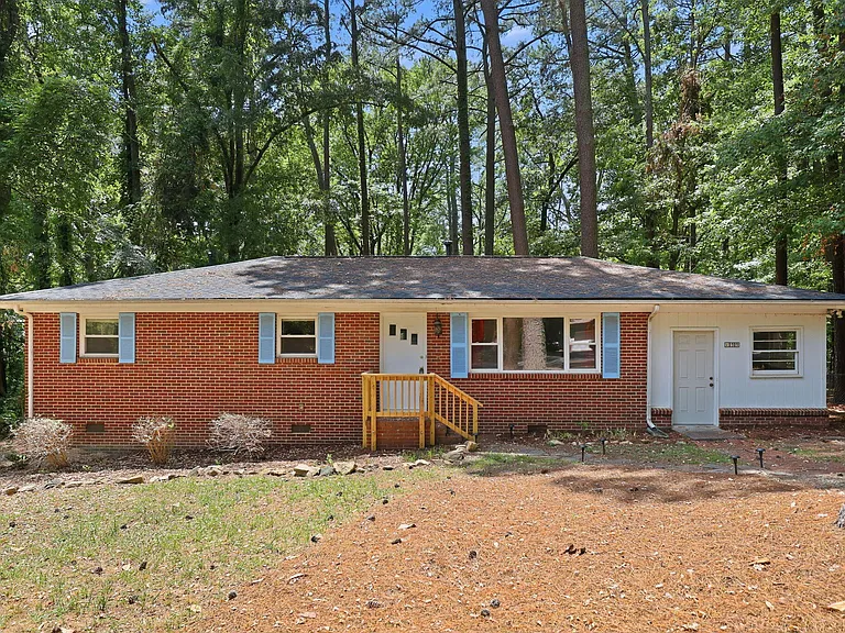 139 Windsor Cir — Photo 1