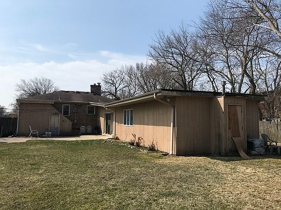 4th image of 9533 Greenwood Dr