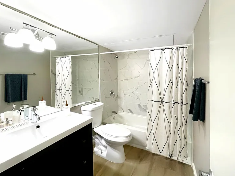 5106 N 1/2 Lamar Blvd #112 — Photo 6