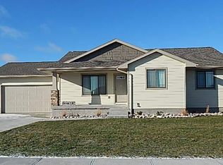 408 Orchardgrass Dr, Grand Island, NE 68803