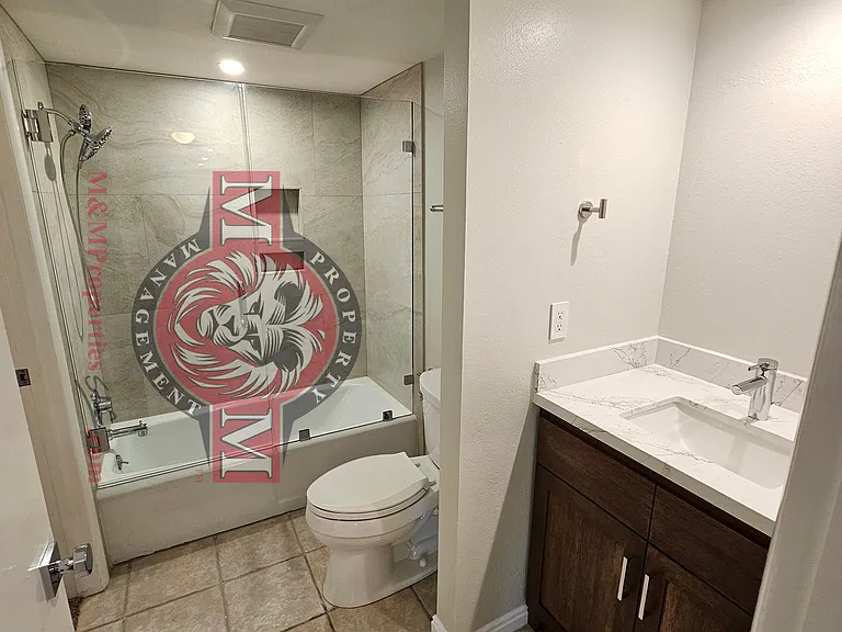 5704 S Waterbury Way #H — Photo 8
