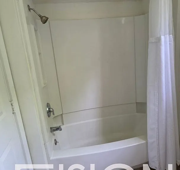 446 Colchester Ave — Photo 13