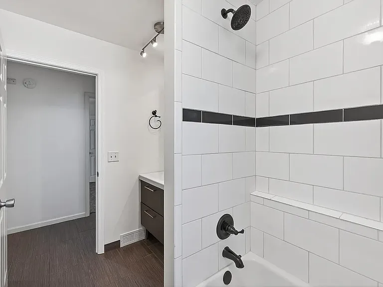 144 8th Ave S #1 — Photo 25