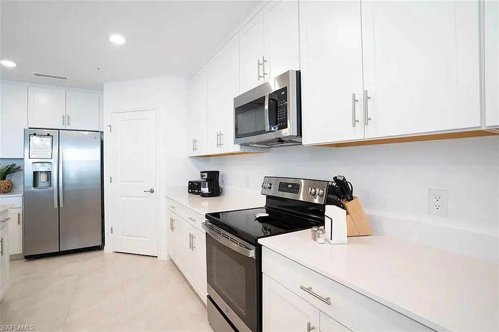 3 bed, 2.0 bath, 1741 sqft, $4,490 — Photo 2
