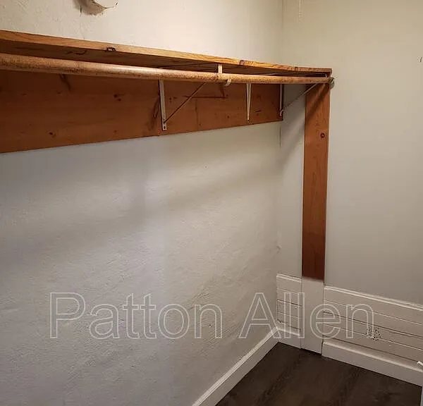 116 E Chestnut St #16 — Photo 9