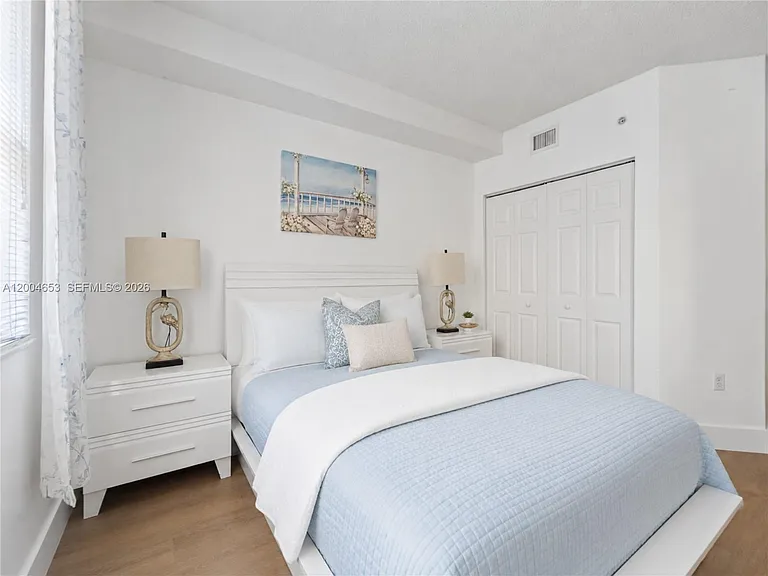 17145 N Bay Rd #4311 — Photo 9