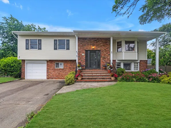 537 Bay 5th Street, West Islip, NY 11795