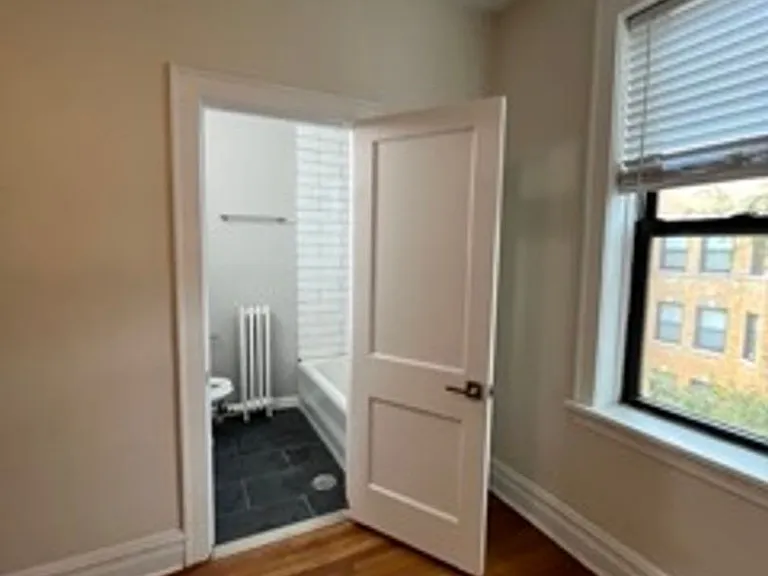 605 Hinman — Photo 29
