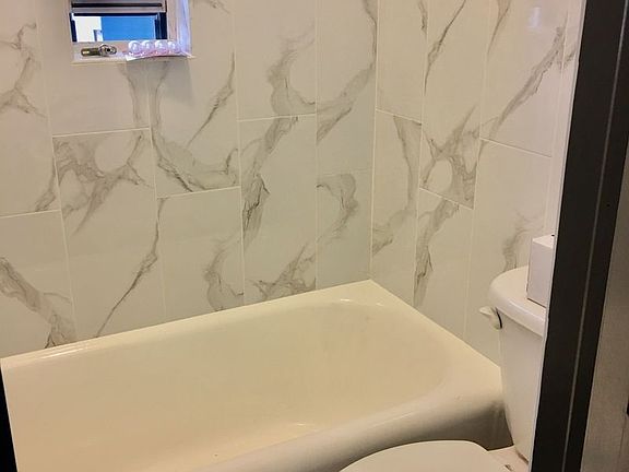 4th image of 276 Nassau Ave #1A