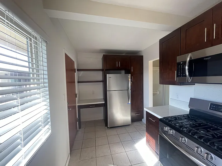 3155 Kemper St — Photo 24