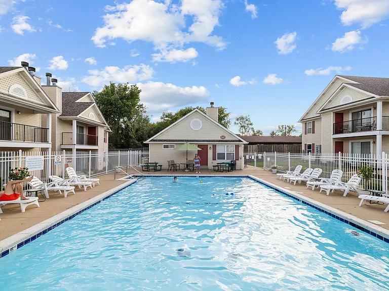 913 Carriage Circle Ln #1 — Photo 18