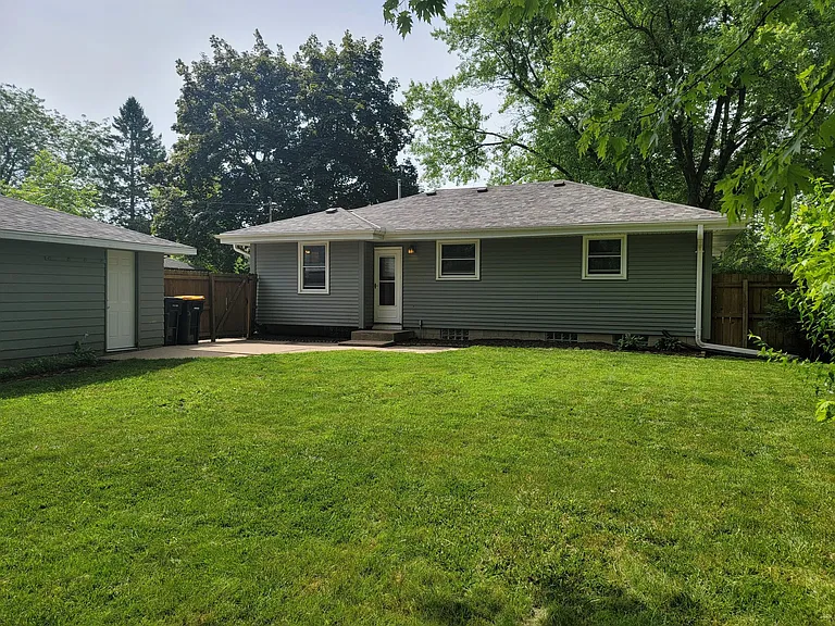 W170N8758 Edgewood Pl — Photo 30