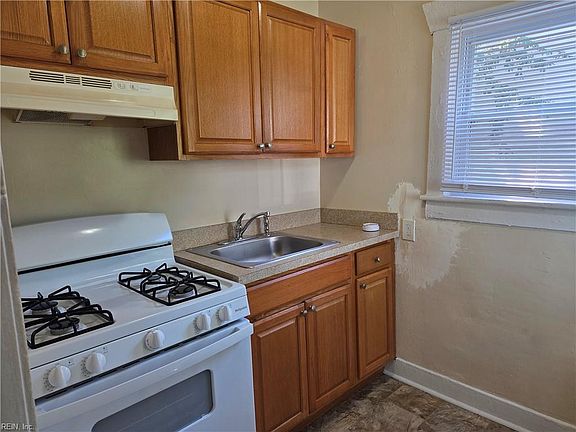 4th image of 3315 Clark Cir