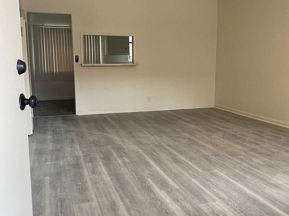 5th image of 3839 Stevely Ave APT 6