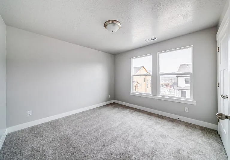 1517 N 4030 W #OVER FRONT DOOR — Photo 21