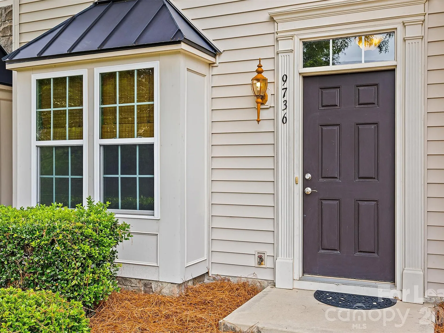 3 bed, 2.5 bath, 1747 sqft, $2,200 — Photo 2