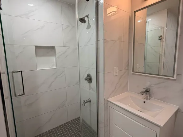 42-22 Crescent Street image 5 of 13