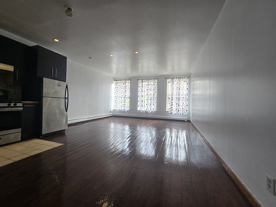1st image of 250 Front St Floor 3
