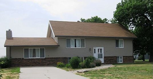 1st image of 909 9th St