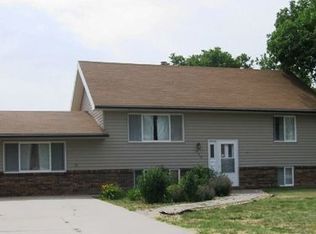 909 9th St, Beaver City, NE 68926