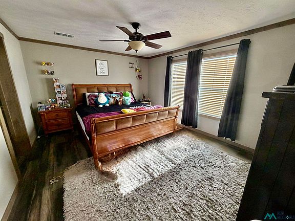 4th image of 1006 Butternut St