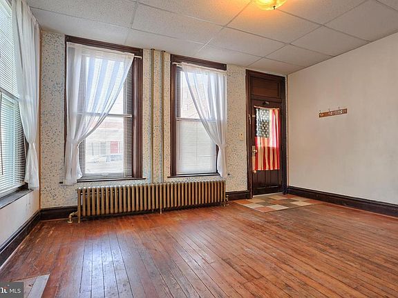 5th image of 824 Guilford St
