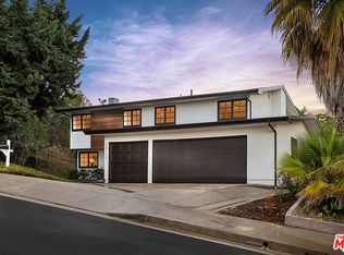 24711 Calvert St, Woodland Hills, CA 91367