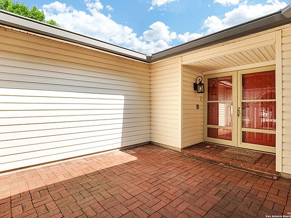 3rd image of 6107 Pecan Trail St