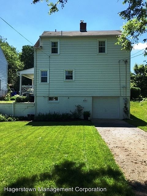 2nd image of 835 Woodland Way