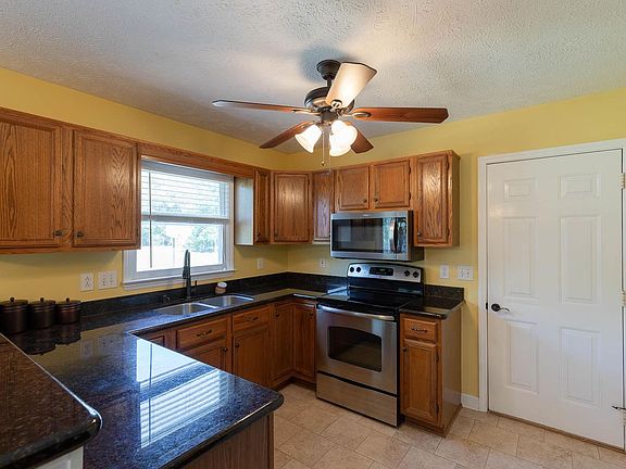 5th image of 1603 Jarratt Dr