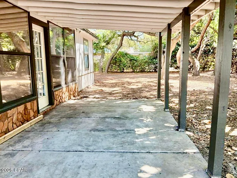 1825 Watkins Ave — Photo 3